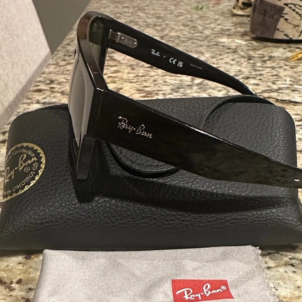 Ray-Ban Black Sunglasses with Case and Cloth - Picture 2 of 6